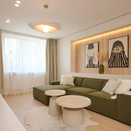 Bright Design - Ac & Close To Centre *