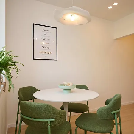 Bright Design - Ac & Close To Centre *