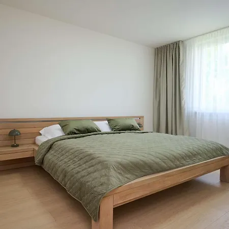 Bright Design - Ac & Close To Centre *