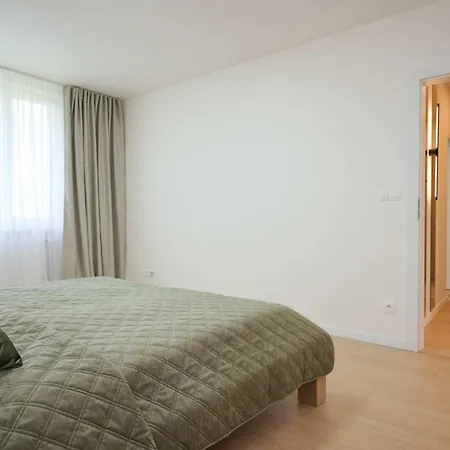 Bright Design - Ac & Close To Centre Lejlighed *