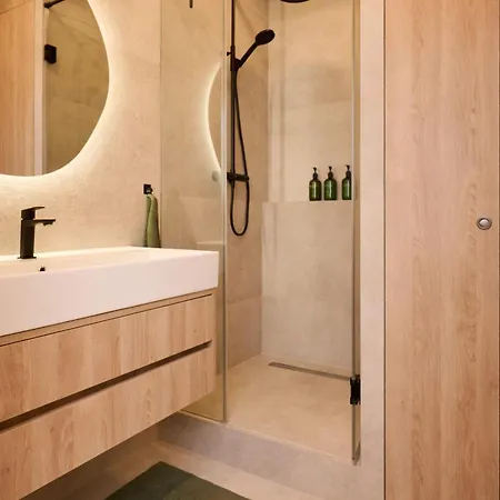 Bright Design - Ac & Close To Centre Lejlighed *